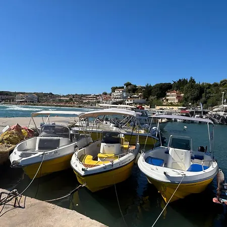 Båthotell Tsilivi Yellow Boats