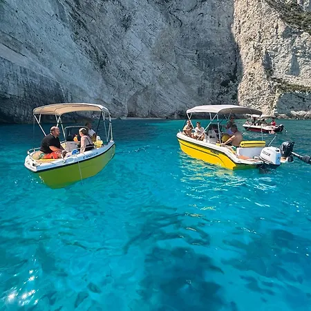 Tsilivi Yellow Boats 보트호텔 자킨토스 타운