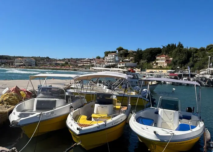 Båthotell Tsilivi Yellow Boats